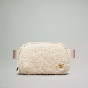 Lululemon Everywhere Belt Bag Fleece